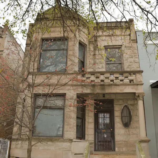 4252 W Gladys Avenue, Chicago, IL 60624