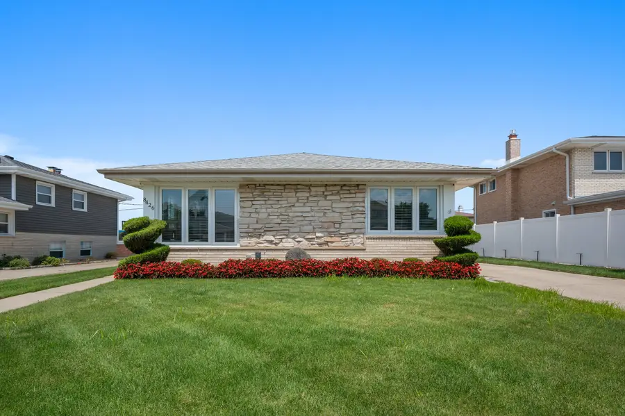 8426 W Betty Terrace, Niles, IL 60714 - Image #2