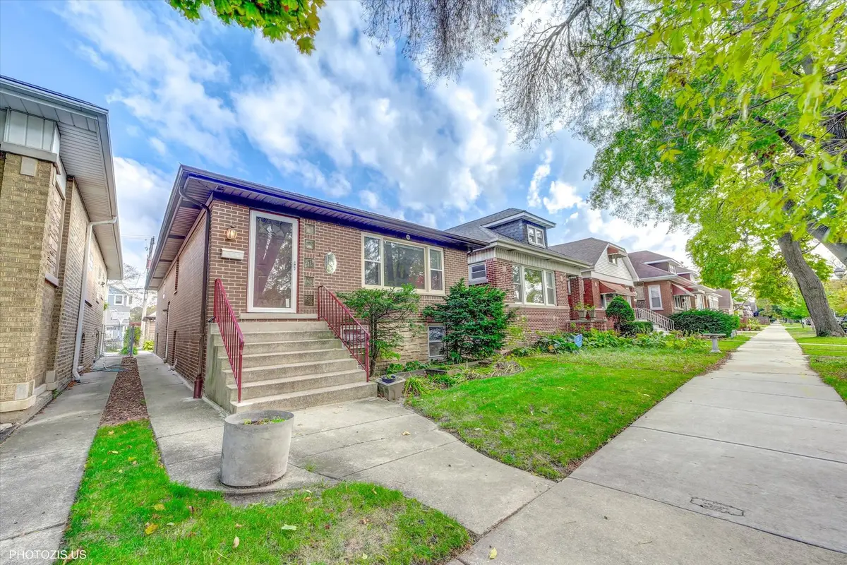 5119 N Tripp Avenue, Chicago, IL 60630 - Image #1