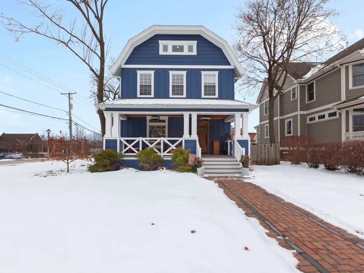 205 W Cook Avenue, Libertyville, IL 60048 - #1