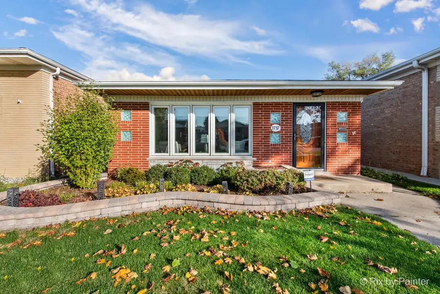 5737 N Oketo Avenue, Chicago, IL 60631 - Image #2