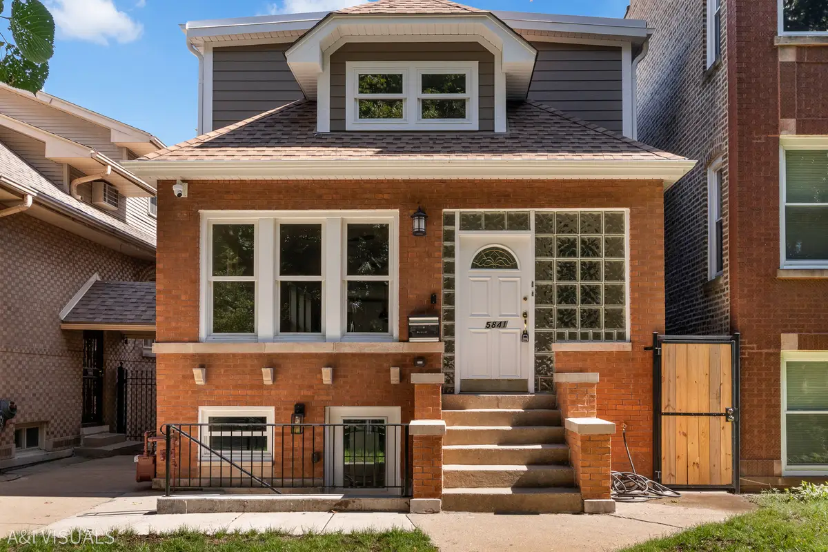 5841 N Medina Avenue, Chicago, IL 60646 - Image #1