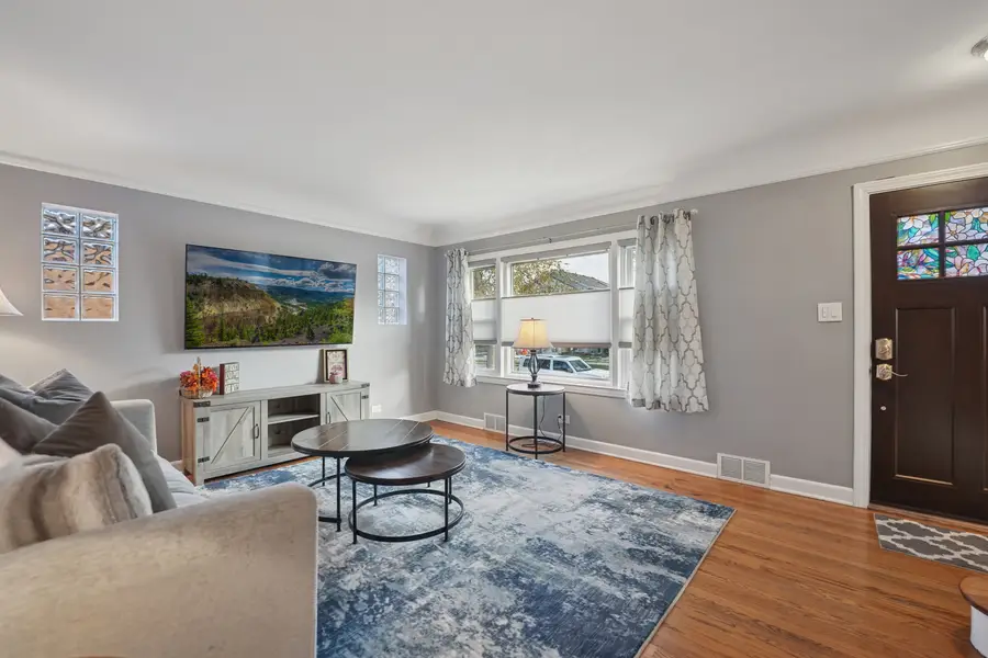 7652 W Catalpa Avenue, Chicago, IL 60656 - Image #2