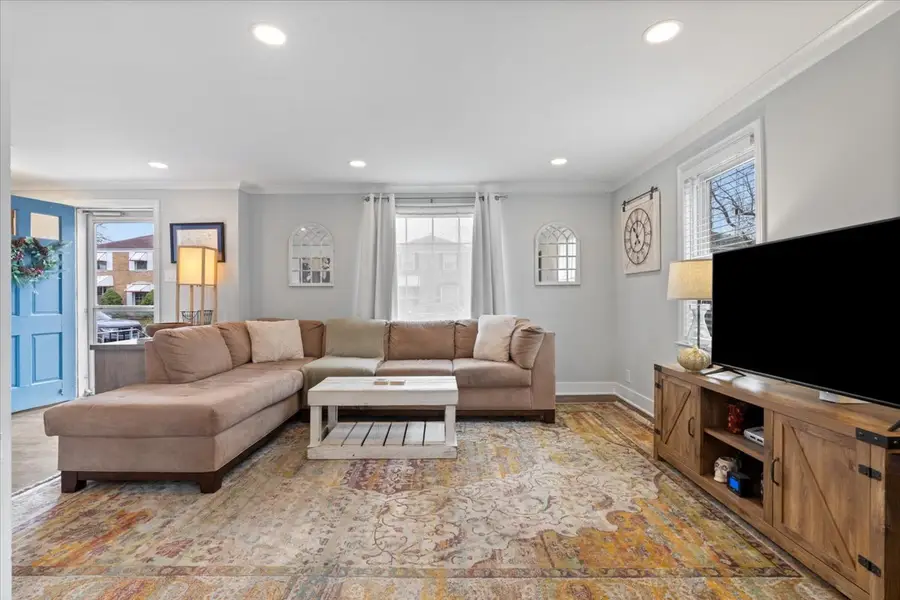 5542 N Osceola Avenue, Chicago, IL 60656 - Image #3