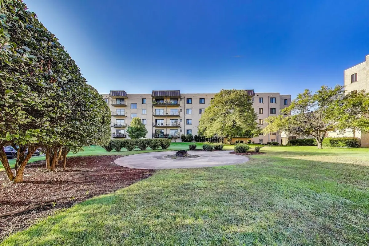 5840 W 104th Street #209, Oak Lawn, IL 60453 - Image #1