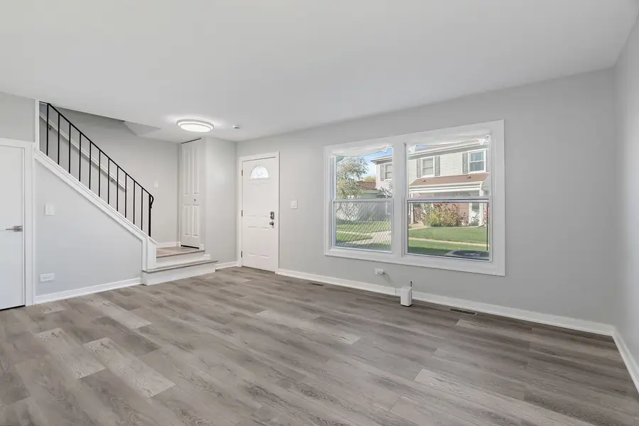 1311 Kingsbury Drive #E, Hanover Park, IL 60133 - Image #3