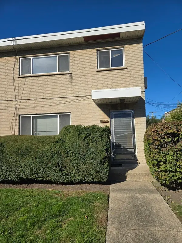 7229 N Campbell Avenue, Chicago, IL 60645