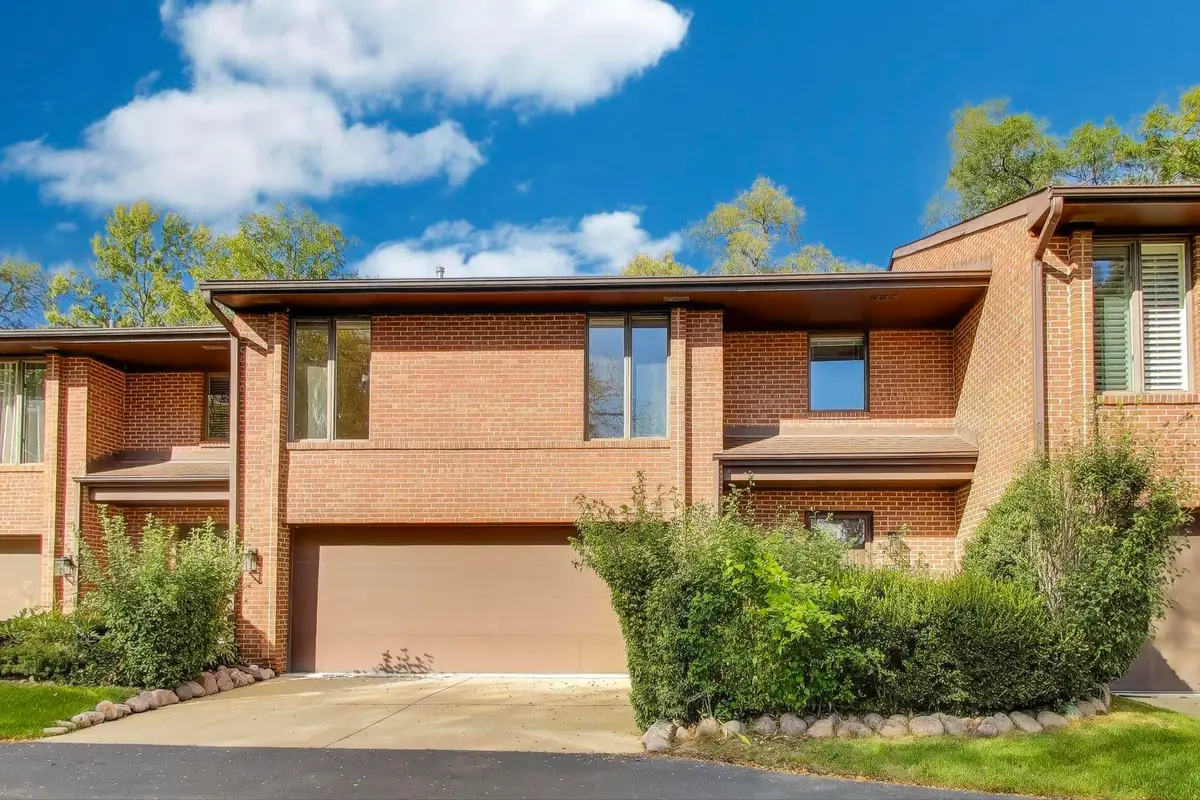 300 Boardwalk Place, Park Ridge, IL 60068 - Image #1