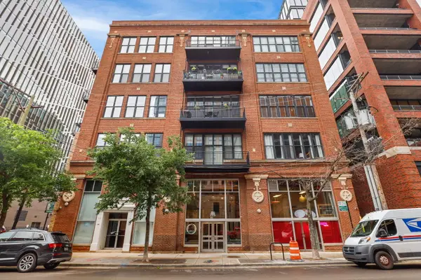 215 N Aberdeen Street #202B, Chicago, IL 60607