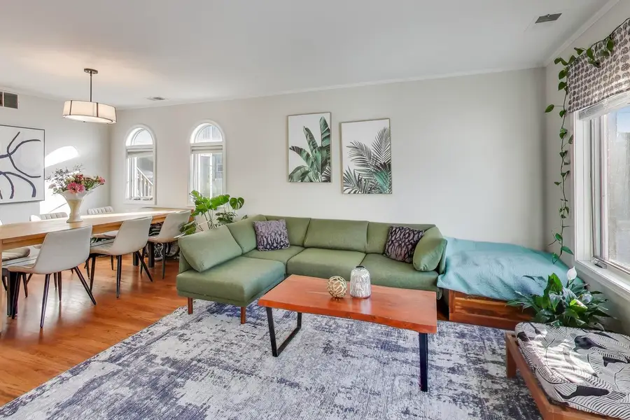 3442 N Damen Avenue #3, Chicago, IL 60618 - #2