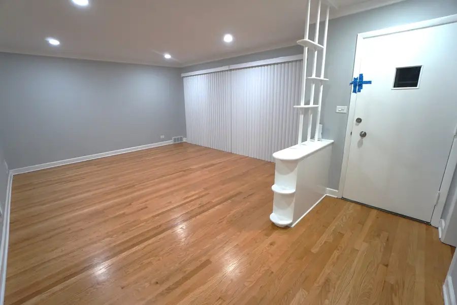 10050 S Fairfield Avenue, Chicago, IL 60655 - Image #2