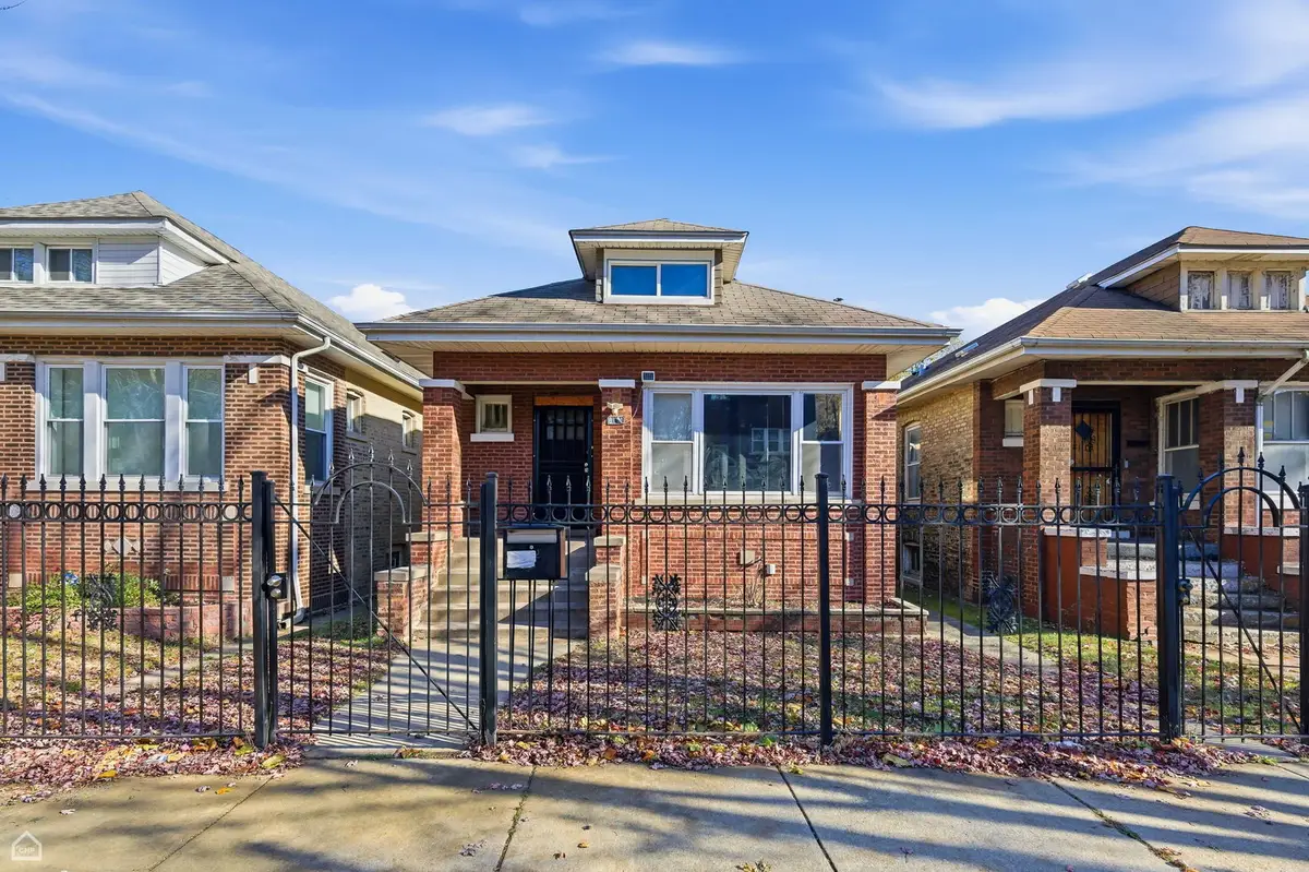 8111 S Manistee Avenue, Chicago, IL 60617 - Image #1