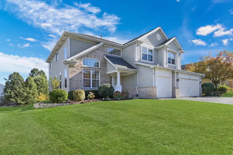 77 Bridlepath Drive, Lindenhurst, IL 60046 - Image #2