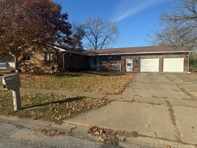 21 Colonial Drive, Clinton, IL 61727 - Image #1