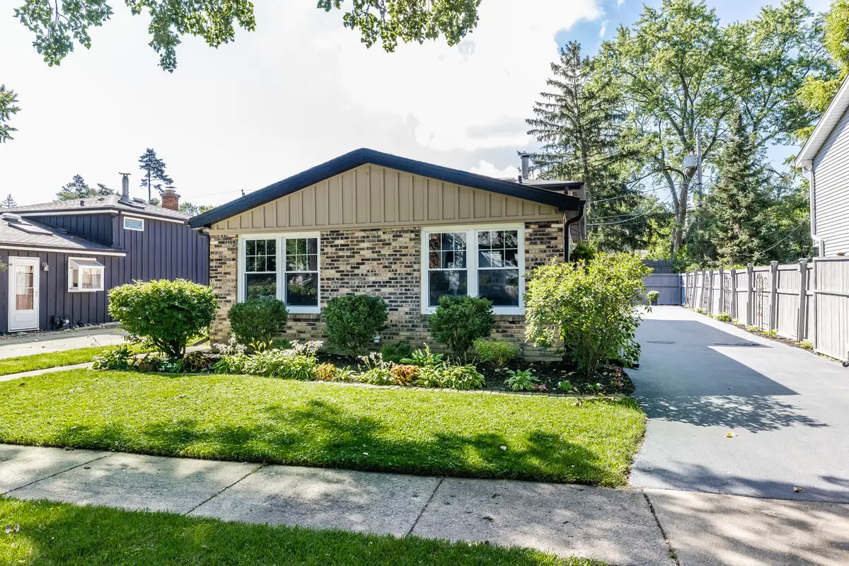 449 Geneva Road, Glen Ellyn, IL 60137 - Image #1