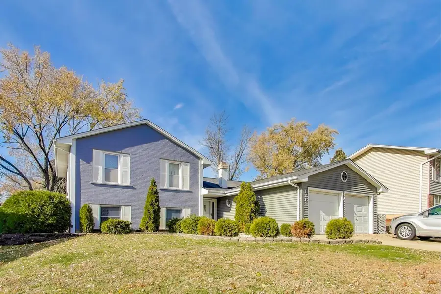 121 S Lancaster Drive, Bolingbrook, IL 60440 - Image #2