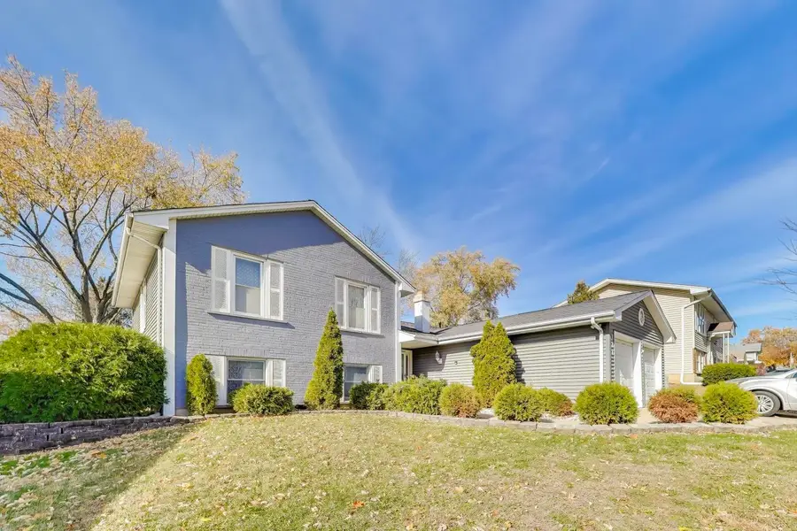 121 S Lancaster Drive, Bolingbrook, IL 60440 - Image #3