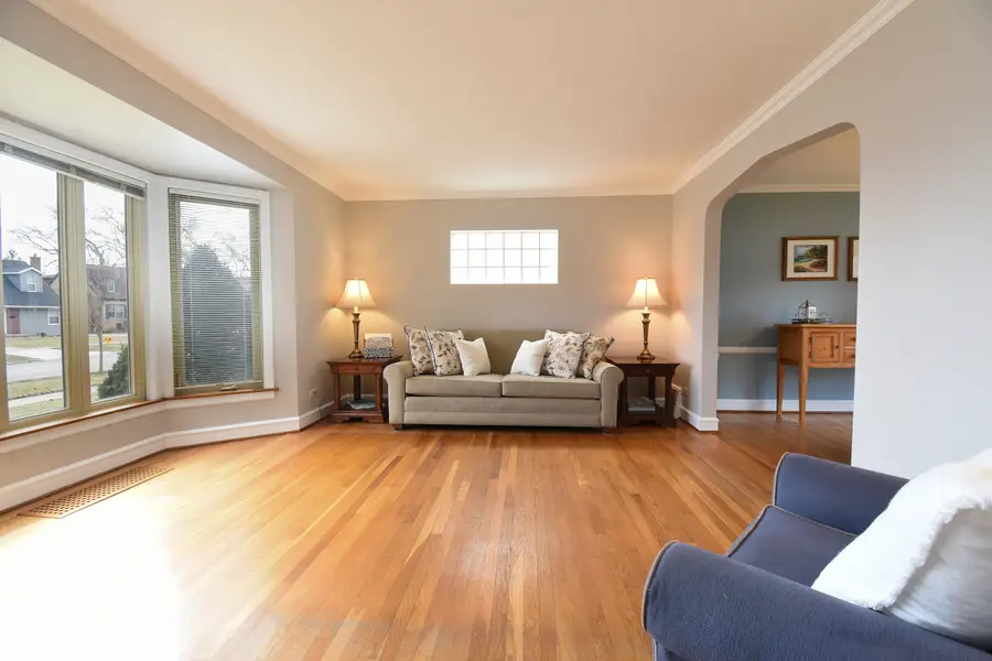 6 S Wa Pella Avenue, Mount Prospect, IL 60056 - #2