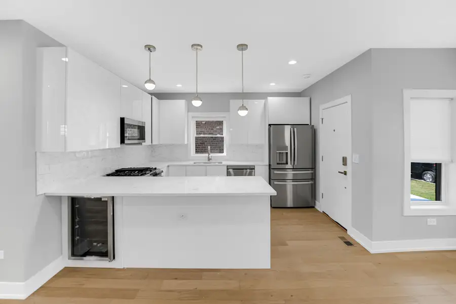 4721 W Warwick Avenue, Chicago, IL 60641 - Image #2