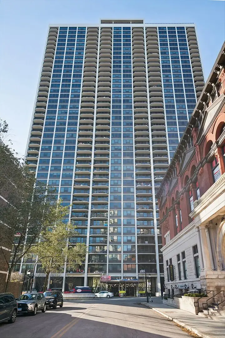 1560 N Sandburg Terrace #2607J, Chicago, IL 60610 - Image #1