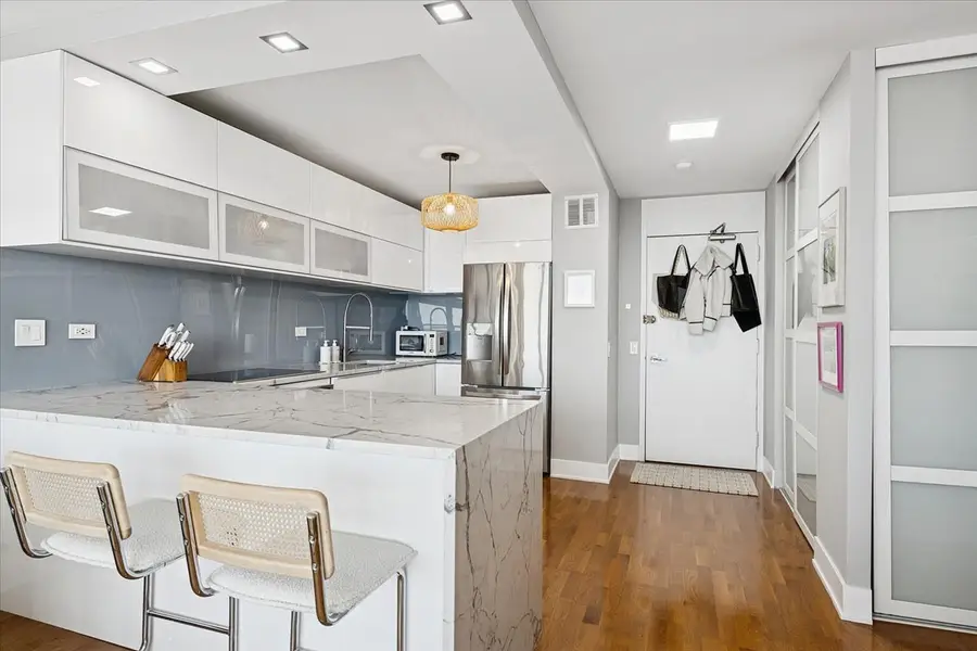 1560 N Sandburg Terrace #2607J, Chicago, IL 60610 - Image #2