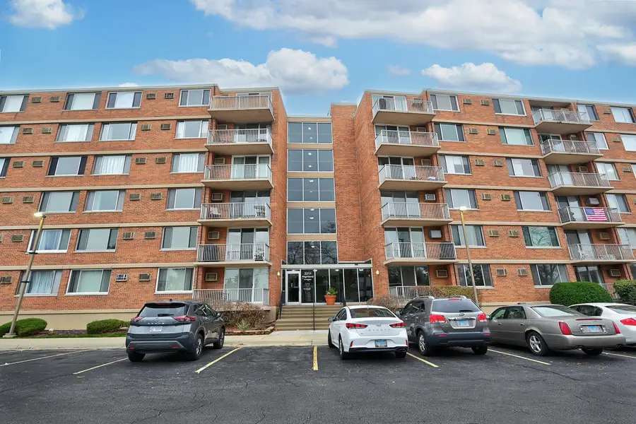 2211 S Highland Avenue #3E, Lombard, IL 60148 - Image #2