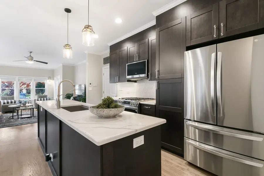 395 N Delaplaine Road #1W, Riverside, IL 60546 - Image #2