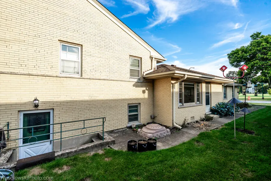 6400 N Knox Avenue, Lincolnwood, IL 60712 - Image #2