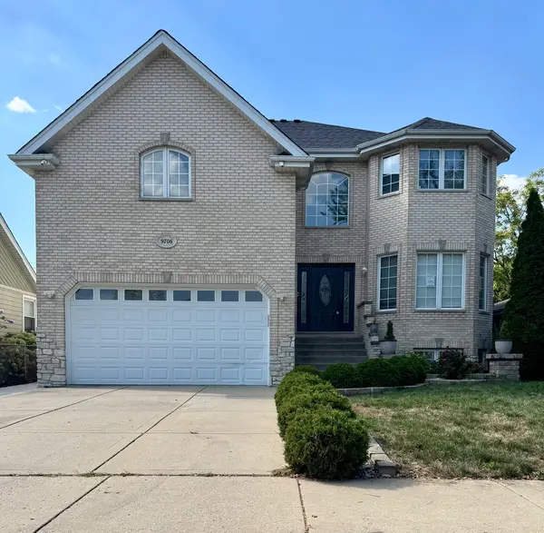 9706 52nd Avenue, Oak Lawn, IL 60453