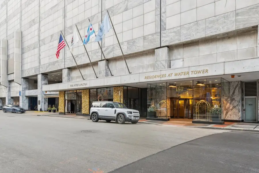 180 E Pearson Street #4202, Chicago, IL 60611 - Image #2