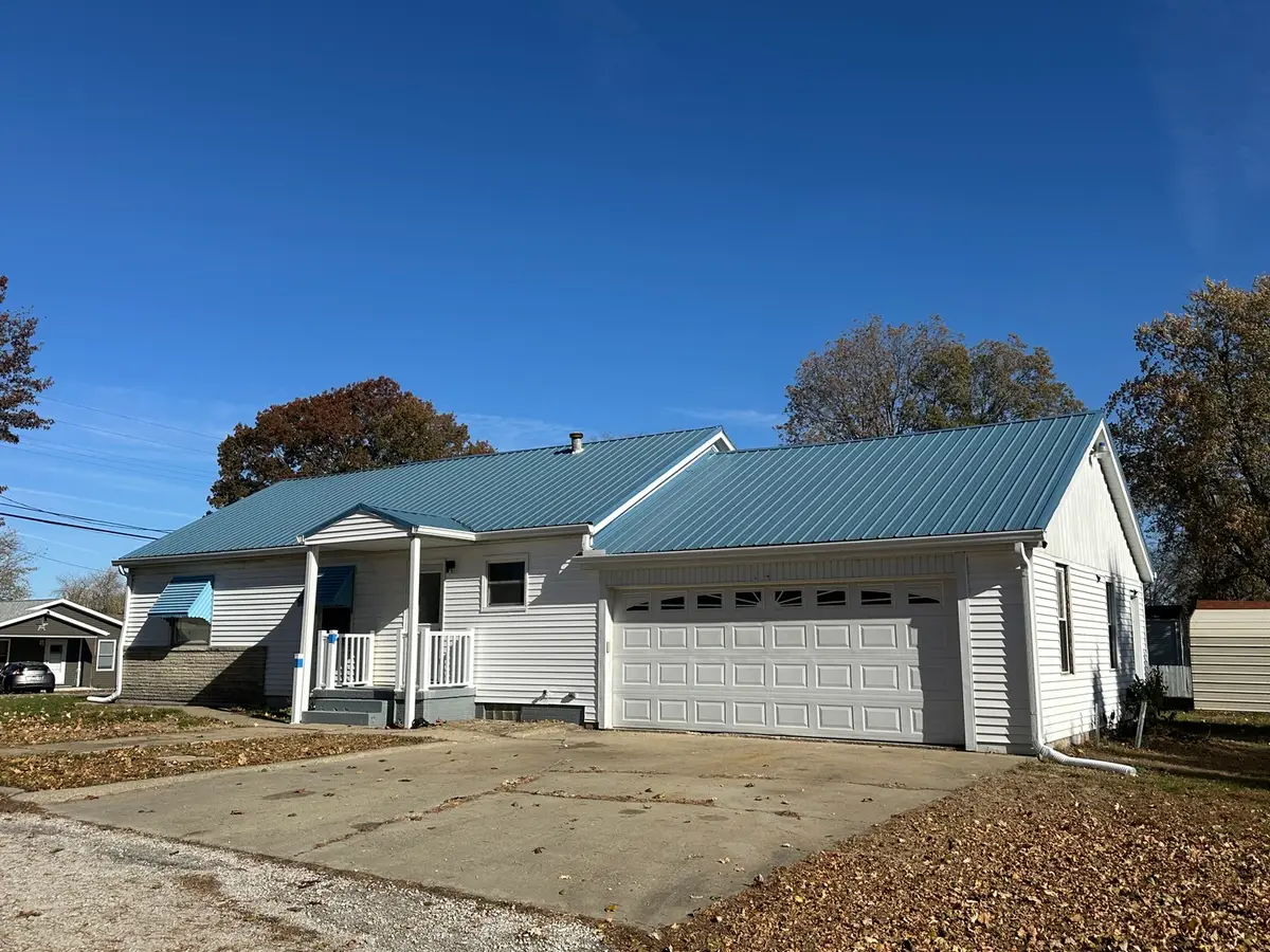 1202 E Jefferson Street E, Clinton, IL 61727 - Image #1