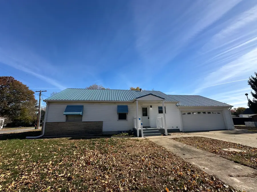 1202 E Jefferson Street E, Clinton, IL 61727 - Image #2