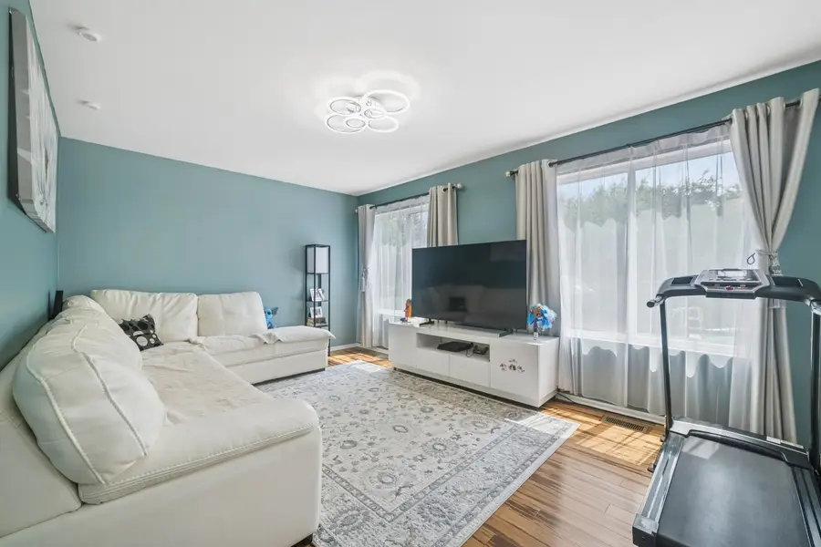 560 Canterbury Lane, Pingree Grove, IL 60140 - Image #2