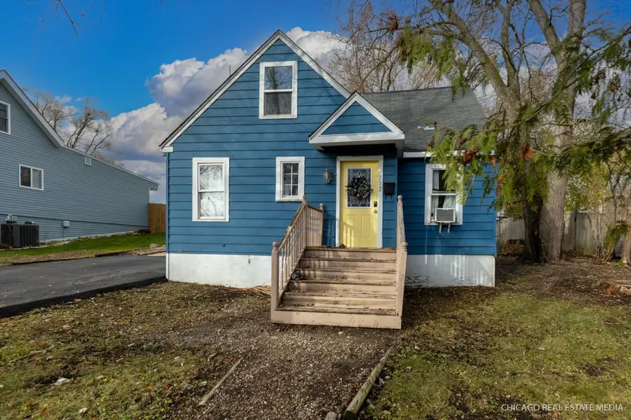 712 N Cedarwood Circle, Round Lake Heights, IL 60073 - Image #2