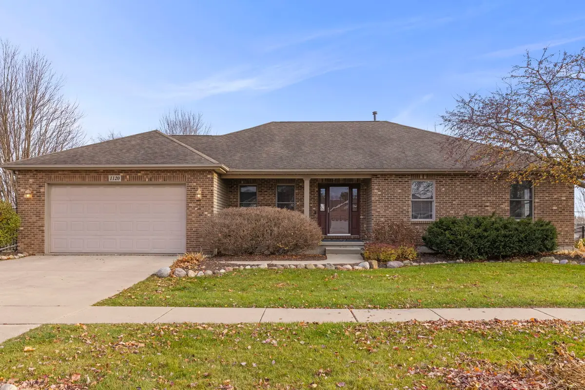 1120 Oxford Circle, Sycamore, IL 60178 - Image #1