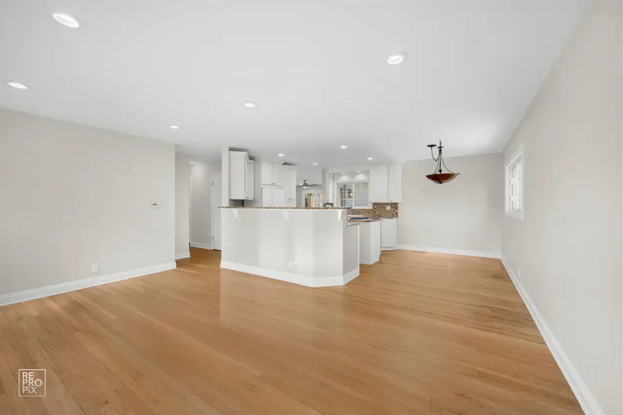 1722 Bonita Avenue, Mount Prospect, IL 60056 - Image #3