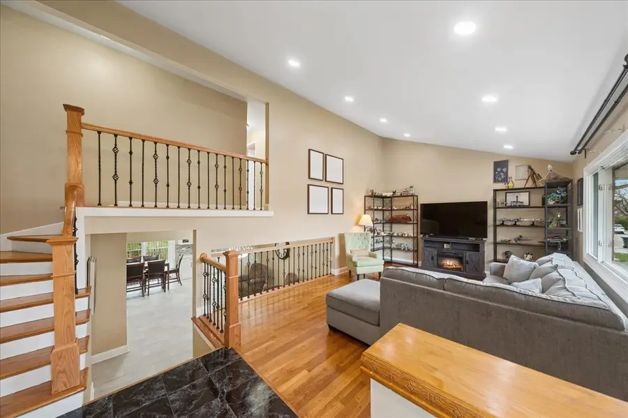 9460 Terrace Place, Des Plaines, IL 60016 - Image #2