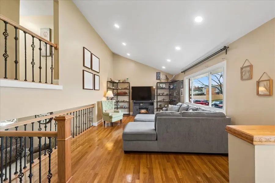 9460 Terrace Place, Des Plaines, IL 60016 - Image #3