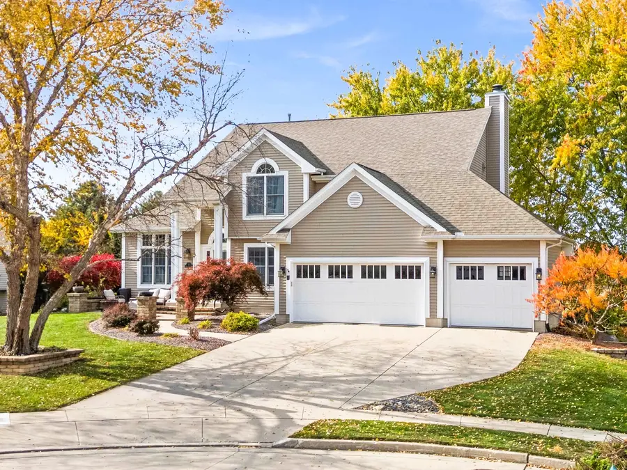 8 Burgundy Court, Bloomington, IL 61704 - Image #2