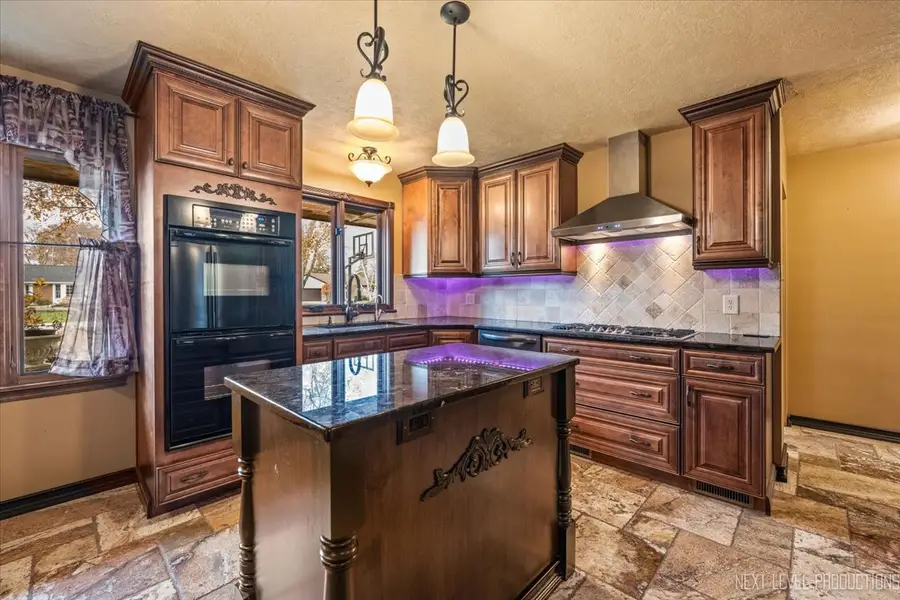 522 Kingsway Drive, Aurora, IL 60506 - Image #2