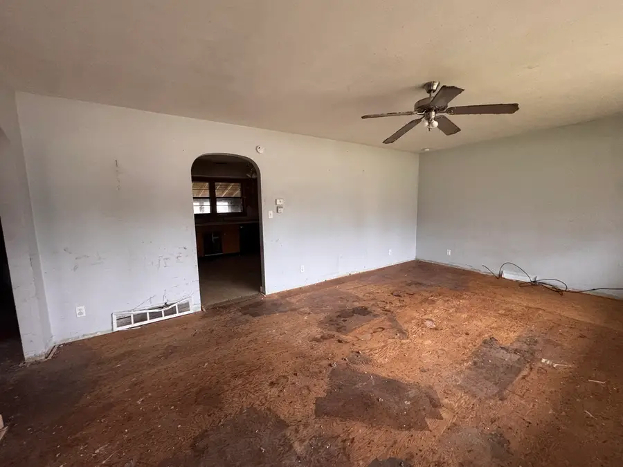 912 Chicago Avenue, Dixon, IL 61021 - Image #2