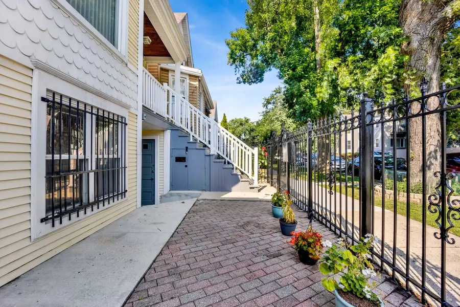 4143 W Roscoe Street, Chicago, IL 60641 - #3