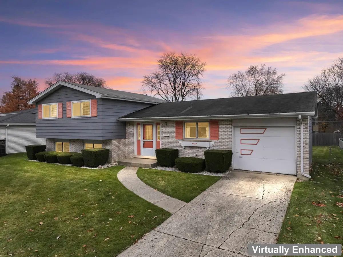 2407 N Champlain Street, Arlington Heights, IL 60004 - #1