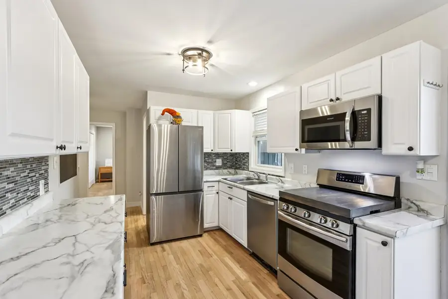 220 Larchwood Lane, North Aurora, IL 60542 - Image #2