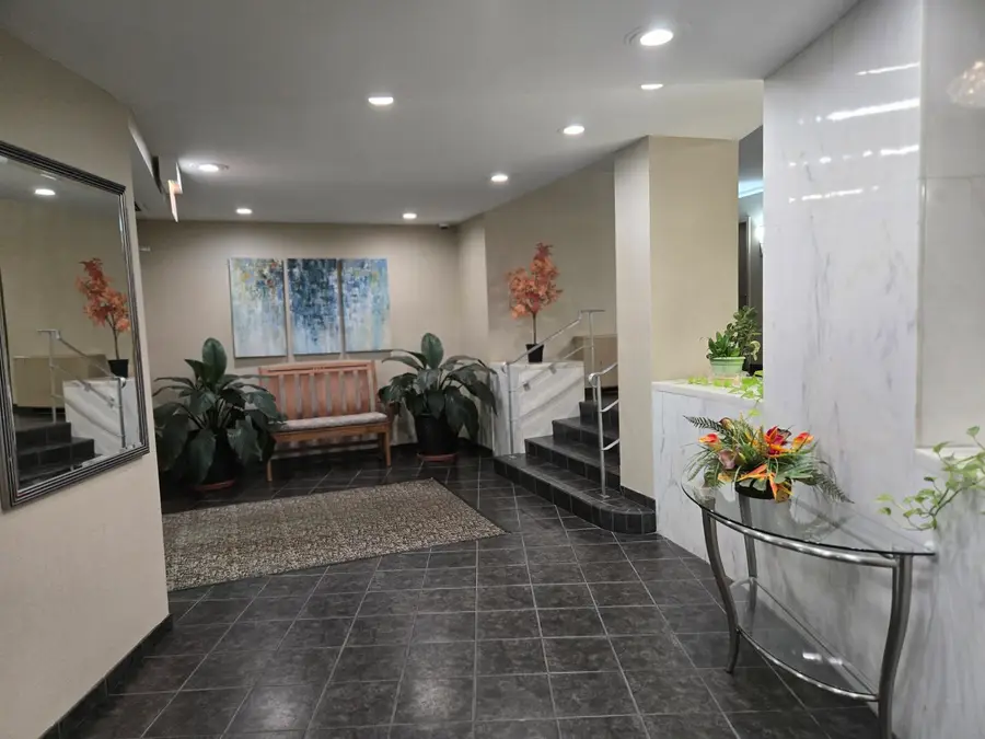 6933 N Kedzie Avenue #1209, Chicago, IL 60645 - Image #2