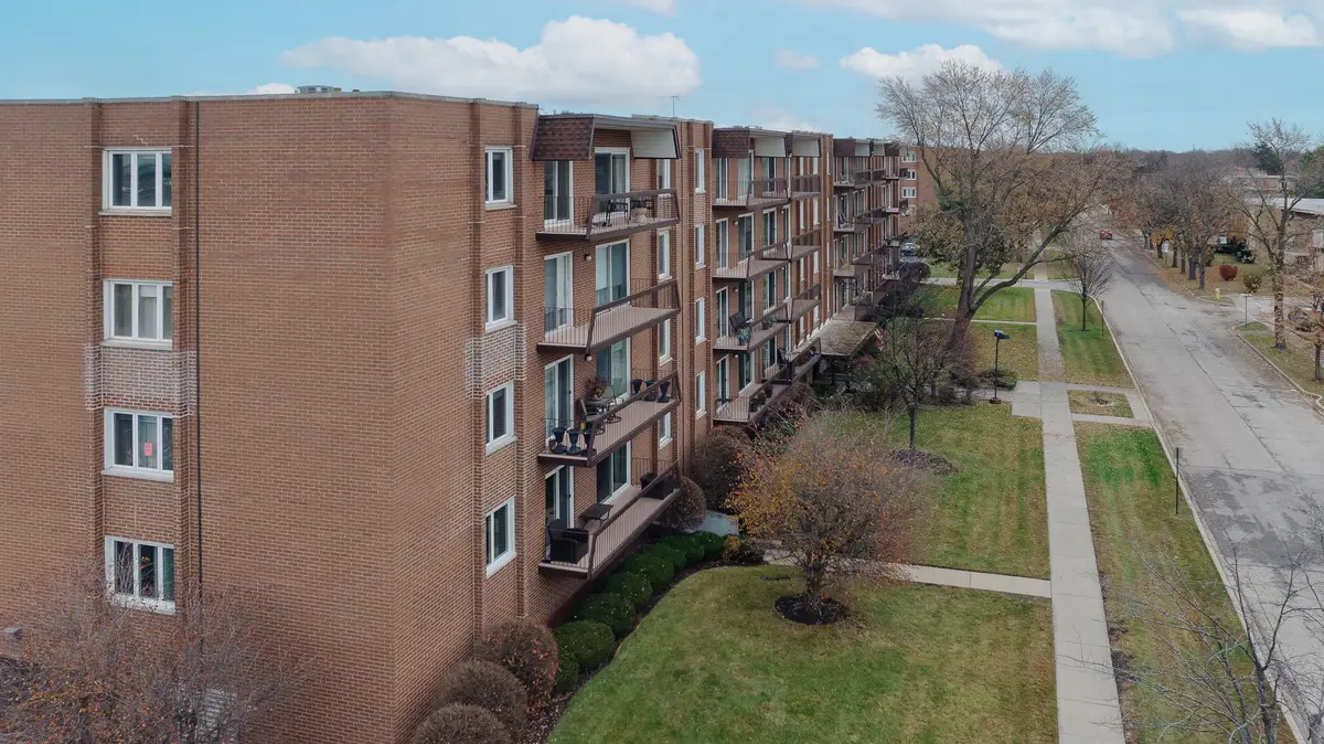 8100 W Foster Lane #508, Niles, IL 60714 - Image #1