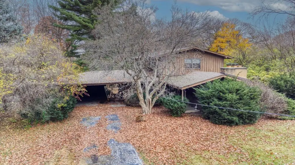 6410 Blackhawk Trail, Indian Head Park, IL 60525 - #1