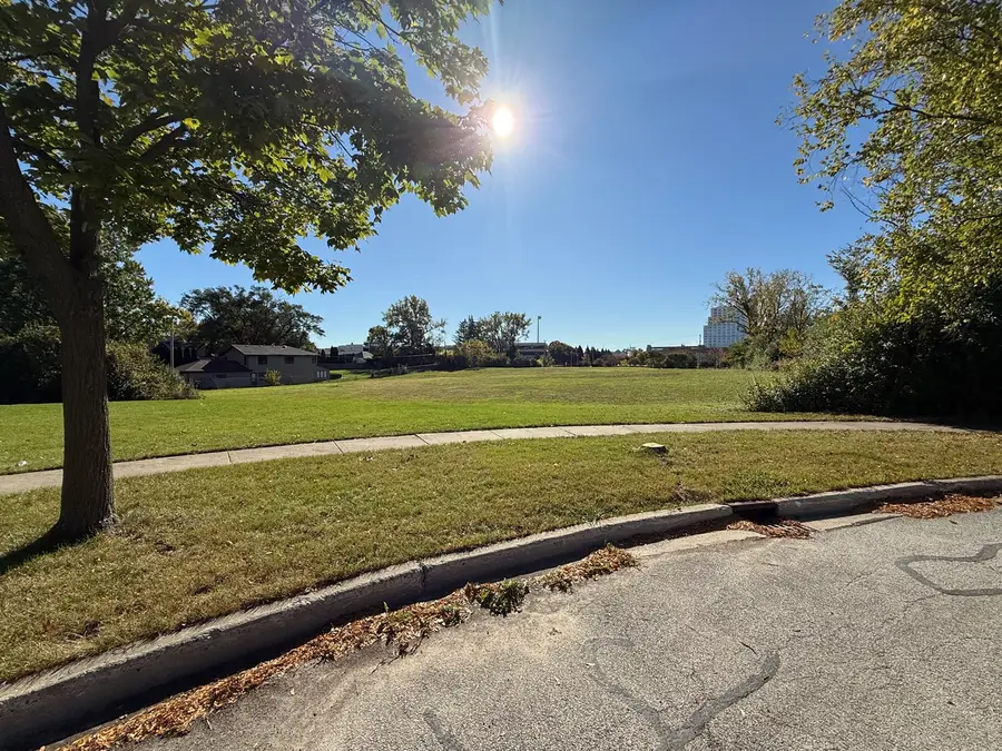 532/544 Fairfield Court, Lombard, IL 60148 - Image #2