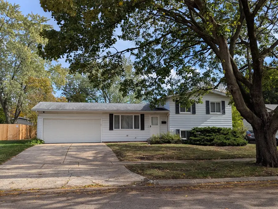 943 Cambridge Lane, Crystal Lake, IL 60014 - #2
