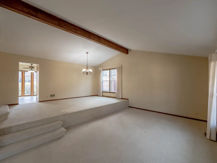 1515 S Kaspar Avenue, Arlington Heights, IL 60005 - Image #3